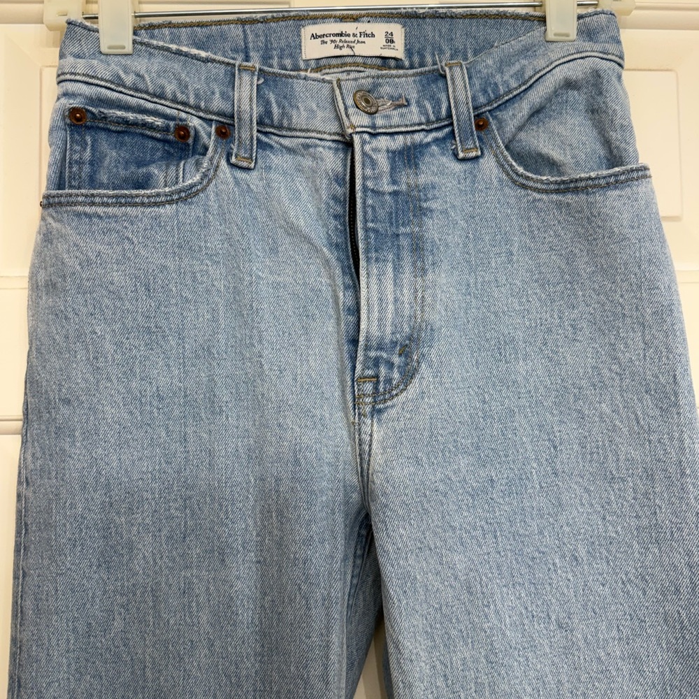 Abercrombie & Fitch High Rise 90’s Relaxed Jean - Picture 3 of 5